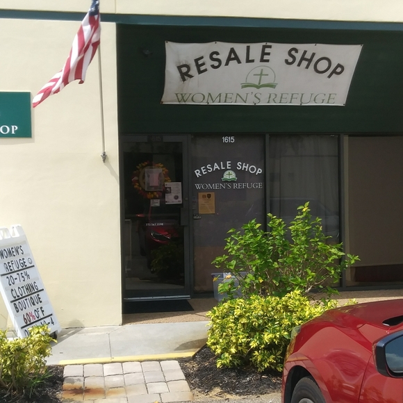 Steve Madden Yellow Wristlet Wallet - Picture 8 of 8